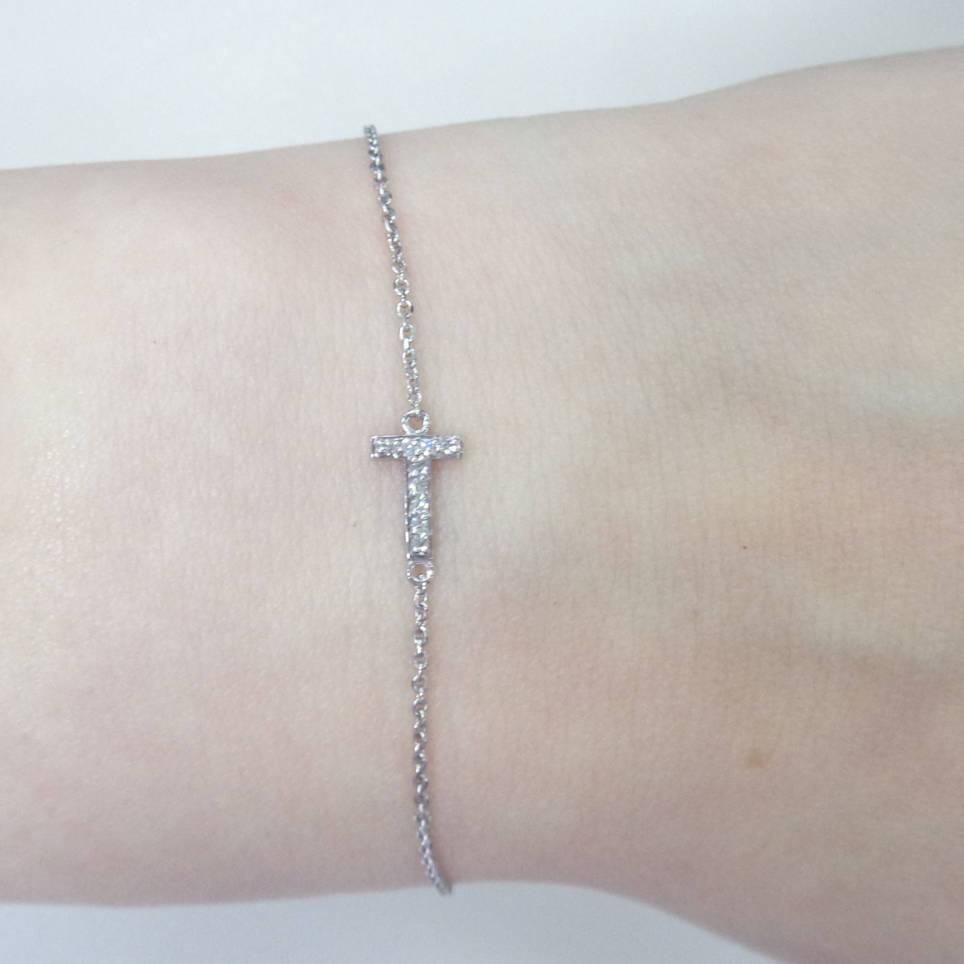 Браслет из белого золота с бриллиантами "Т"